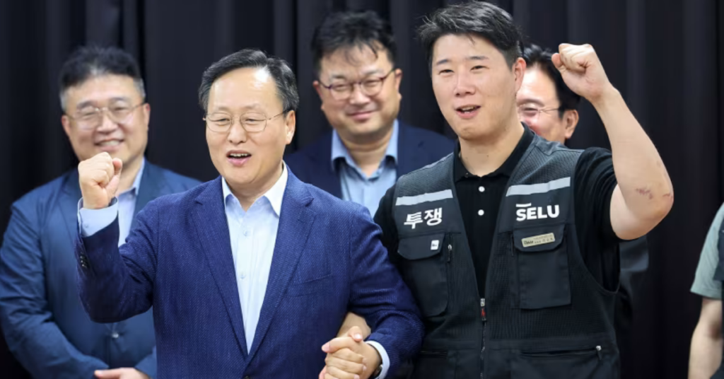 Samsung Electronics workers protest for higher bonuses during the global AI semiconductor boom.