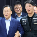 Samsung Electronics workers protest for higher bonuses during the global AI semiconductor boom.