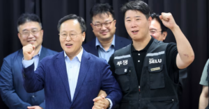 Samsung Electronics workers protest for higher bonuses during the global AI semiconductor boom.