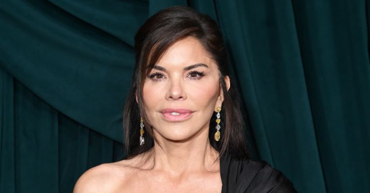 A professional portrait-style image of Lauren Sánchez Bezos during a public appearance, highlighting her role as a media personality reflecting on her career and learning challenges.
