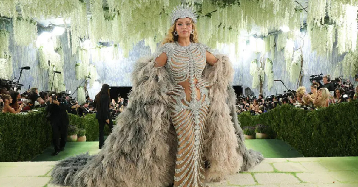 Beyoncé arrives at Met Gala 2026 wearing a dramatic skeletal gown during her grand return after a decade away.