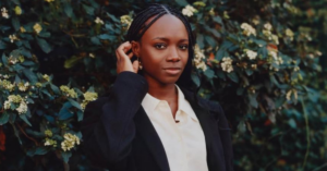 Yinka Ogunbiyi demonstrating HaloBraid, the world’s first braid assist robot designed to help professional hairstylists reduce braiding time.